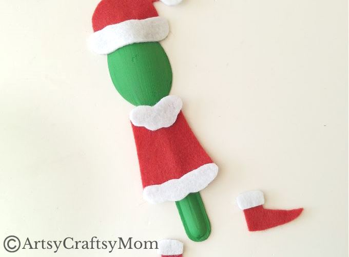 Celebrate the story of the Grinch this holiday season, with a cute wooden spoon Grinch craft! But our Grinch isn't grumpy, hes' quite pleasant!