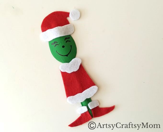 Celebrate the story of the Grinch this holiday season, with a cute wooden spoon Grinch craft! But our Grinch isn't grumpy, hes' quite pleasant!
