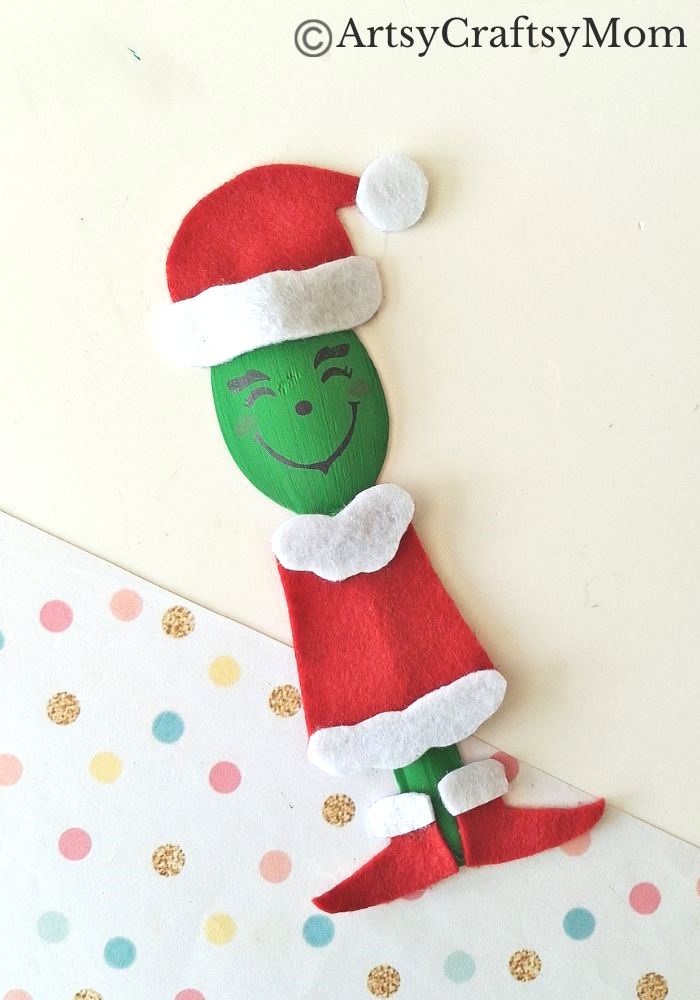 Celebrate the story of the Grinch this holiday season, with a cute wooden spoon Grinch craft! But our Grinch isn't grumpy, hes' quite pleasant!