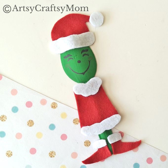 Celebrate the story of the Grinch this holiday season, with a cute wooden spoon Grinch craft! But our Grinch isn't grumpy, hes' quite pleasant!