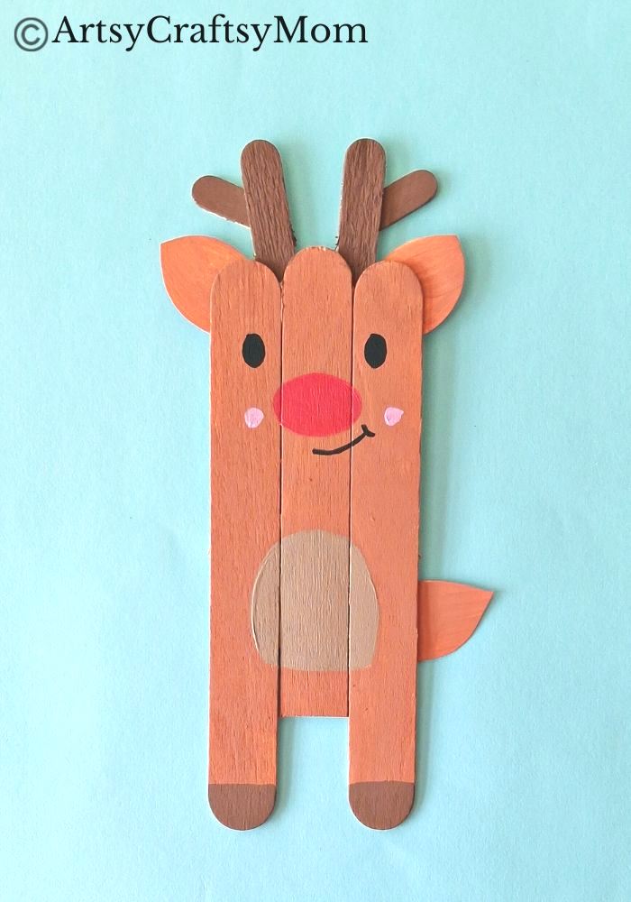 Rudolph fans, rejoice! Here's a super easy Popsicle stick reindeer craft that even little kids can make with little assistance from Mom and Dad!
