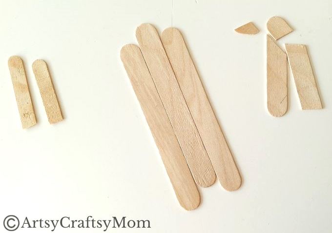 Who says a snowman has to be round? This Popsicle Stick Snowman Craft proves that you can have a snowman in any shape you like!
