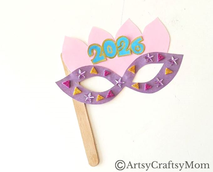 This Printable New Year Mask Craft is the perfect accessory to carry to this year's New Year's Eve bash! Prepare for lots of compliments!
