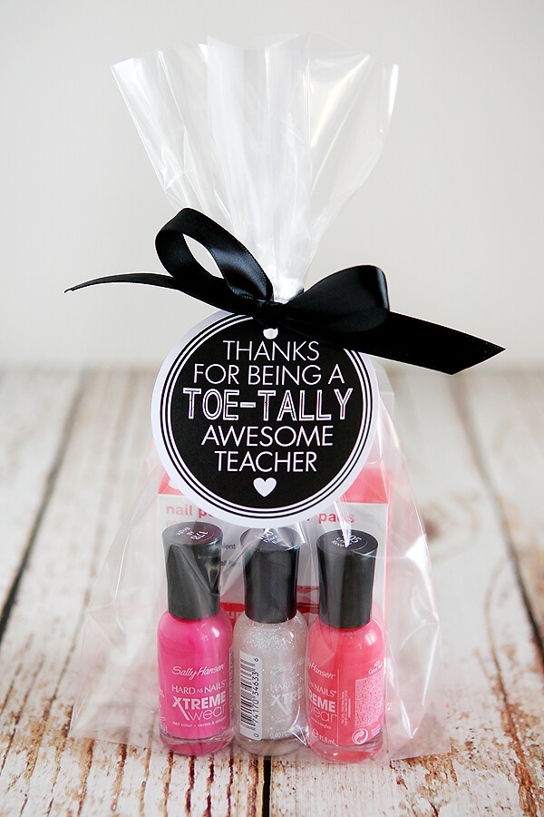 These DIY Valentine's Day Gifts for Teachers are perfect for kids to make to show their love and appreciation for their teacher. After all, they deserve it!