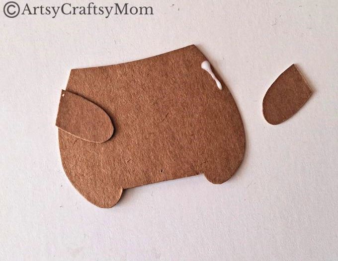 Keep your reading journey going with this cute little capybara hug bookmark! This is also a fun craft to introduce kids to these amazing creatures!