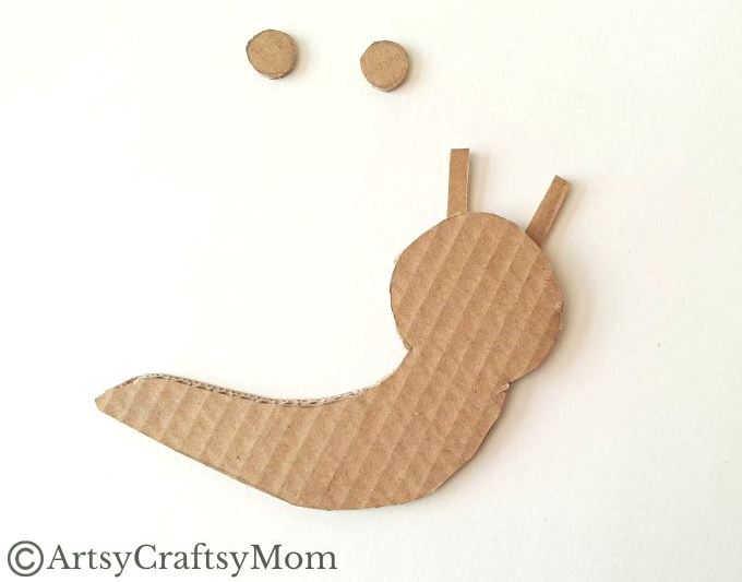 Here's a beautiful yarn-wrapped snail craft for kids to help exercise their fine motor skills and also help them focus intently on a task for a while!