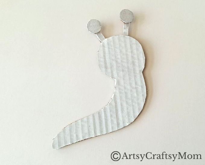 Here's a beautiful yarn-wrapped snail craft for kids to help exercise their fine motor skills and also help them focus intently on a task for a while!