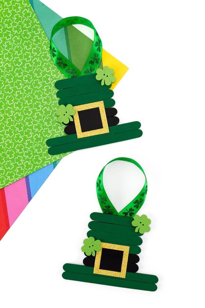 Gather all the craft sticks you have, because we've got lots of fun St Patrick's Day Stick Crafts to make! Includes leprechauns, shamrocks & more!