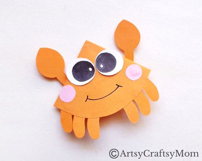 Here's a cute little crab corner bookmark that you can make entirely out of paper! You don't need to know any advanced techniques either - it's easy!