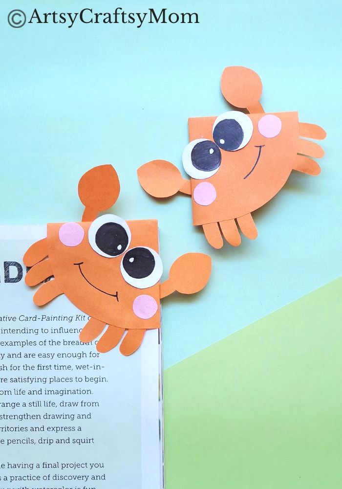 Here's a cute little crab corner bookmark that you can make entirely out of paper! You don't need to know any advanced techniques either - it's easy!
