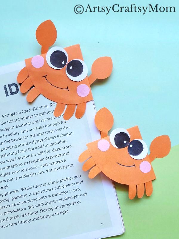 Here's a cute little crab corner bookmark that you can make entirely out of paper! You don't need to know any advanced techniques either - it's easy!