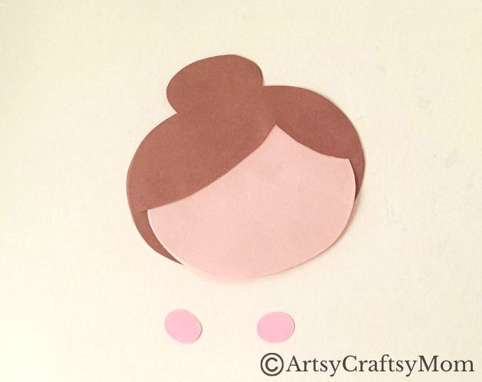 Let's welcome spring with a pretty paper bag spring fairy puppet craft! This fairy reminds us of flowers, greenery & everything we love about spring!