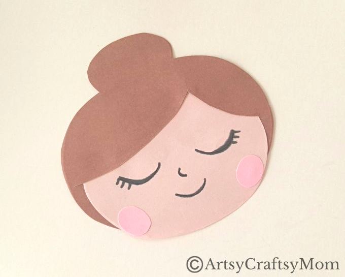 Let's welcome spring with a pretty paper bag spring fairy puppet craft! This fairy reminds us of flowers, greenery & everything we love about spring!