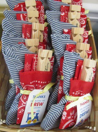 Kids love trains, making it a great party theme! Here are some awesome DIY train party ideas featuring decor, food, cakes, games and more!