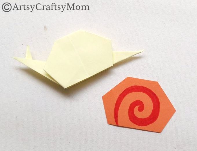 Did you know that you can make a snail simply by folding paper? Here's a fun Origami snail craft that proves you can, with step-by-step pictures!
