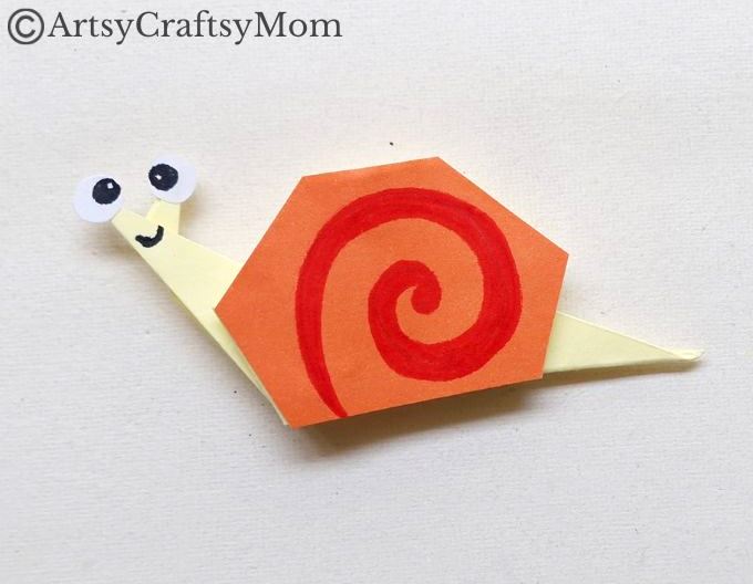 Did you know that you can make a snail simply by folding paper? Here's a fun Origami snail craft that proves you can, with step-by-step pictures!