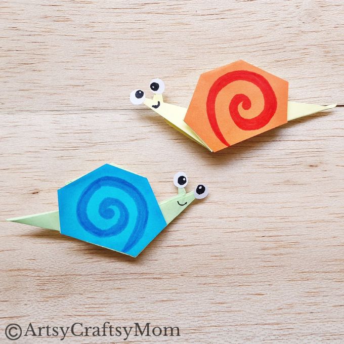 Did you know that you can make a snail simply by folding paper? Here's a fun Origami snail craft that proves you can, with step-by-step pictures!