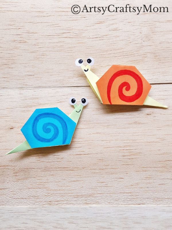 Did you know that you can make a snail simply by folding paper? Here's a fun Origami snail craft that proves you can, with step-by-step pictures!