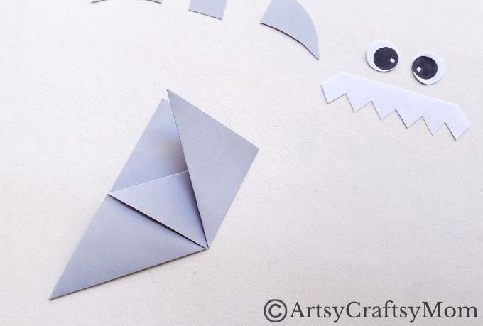 Not all sharks are ferocious - this one is actually helpful! Enjoy making our shark corner bookmark & you have a reading buddy who holds your page!