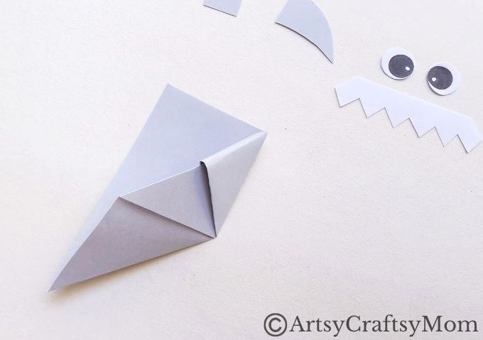 Not all sharks are ferocious - this one is actually helpful! Enjoy making our shark corner bookmark & you have a reading buddy who holds your page!
