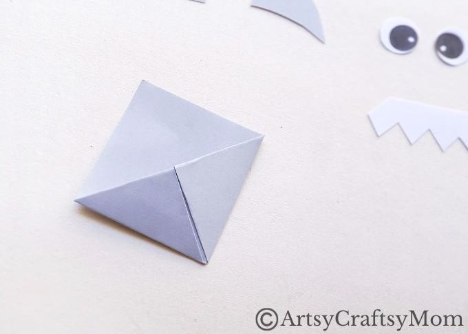 Not all sharks are ferocious - this one is actually helpful! Enjoy making our shark corner bookmark & you have a reading buddy who holds your page!