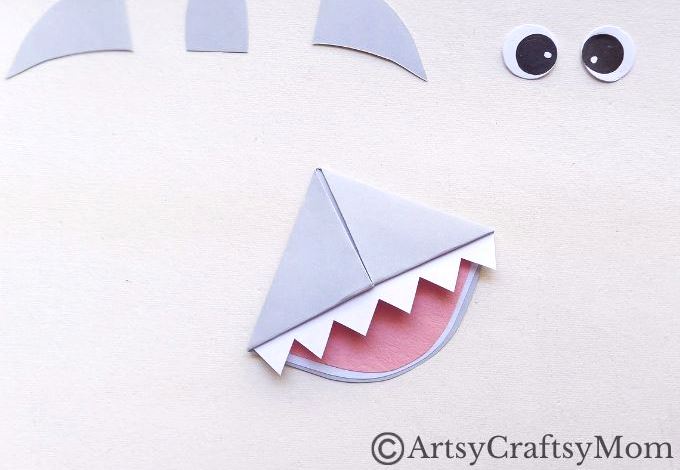Not all sharks are ferocious - this one is actually helpful! Enjoy making our shark corner bookmark & you have a reading buddy who holds your page!