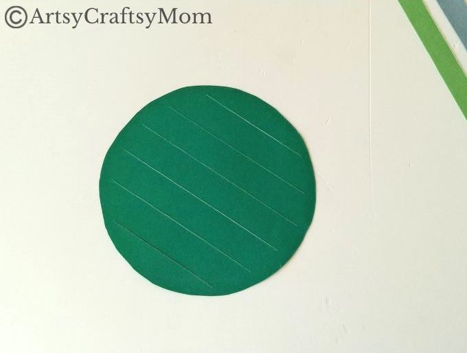 If you're looking for a fine motor exercise for your child that also boosts focus and concentration, this woven paper turtle craft is the perfect choice!