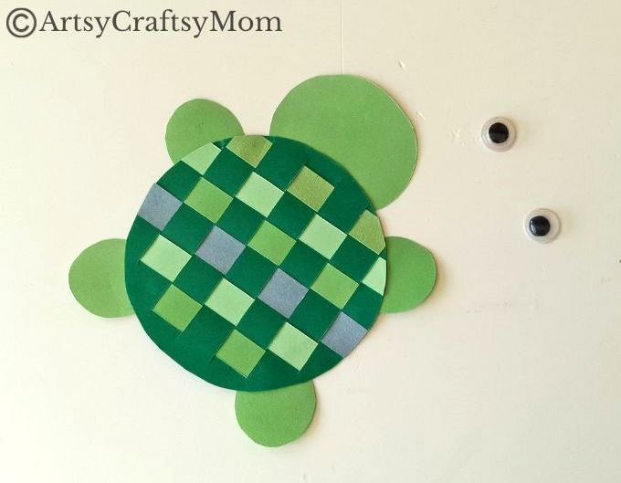 If you're looking for a fine motor exercise for your child that also boosts focus and concentration, this woven paper turtle craft is the perfect choice!