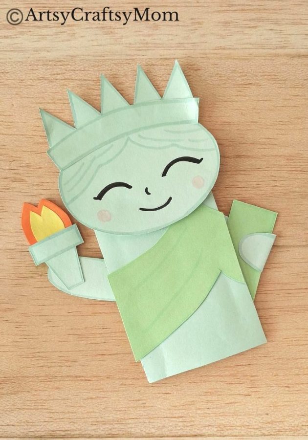 We've got the perfect project for kids to try this 4th of July - a paper bag Statue of Liberty craft! It is really easy to make, & looks amazing when done!