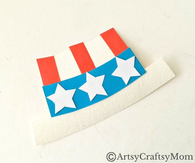 If you're planning a puppet show for the 4th of July, you have to try this fun paper bag Uncle Sam craft! All you need is a paper bag and craft paper!