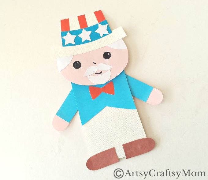 If you're planning a puppet show for the 4th of July, you have to try this fun paper bag Uncle Sam craft! All you need is a paper bag and craft paper!
