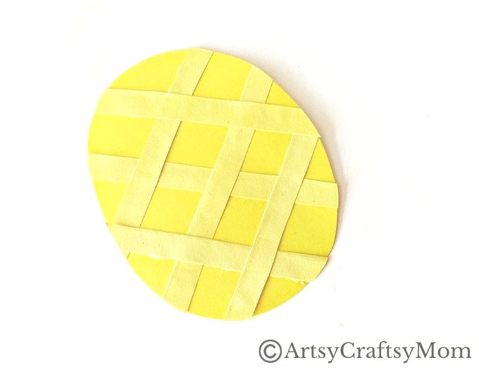 This juicy handprint pineapple craft for kids is perfect for the summer and looks good enough to eat! Ideal project for young kids and preschoolers!