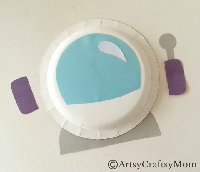 This paper plate astronaut helmet craft is one of the easiest crafts for little space enthusiasts to make! All you need is a paper plate and craft paper!
