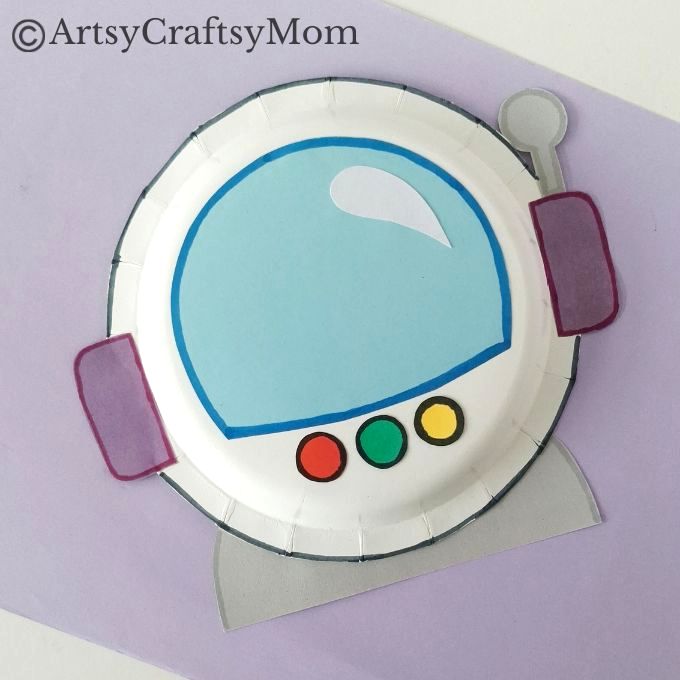This paper plate astronaut helmet craft is one of the easiest crafts for little space enthusiasts to make! All you need is a paper plate and craft paper!