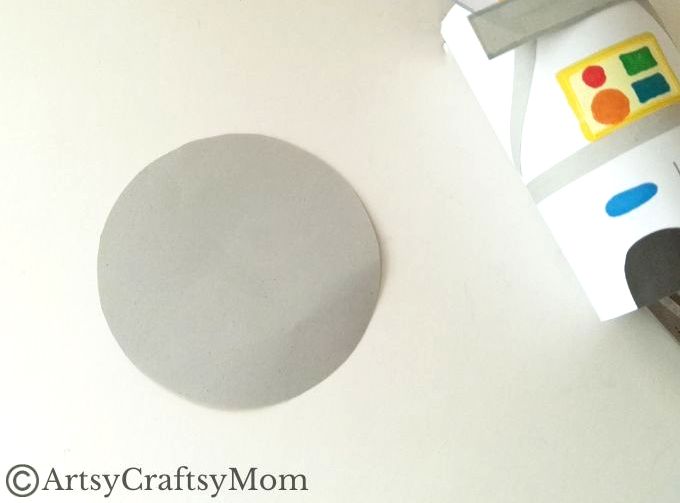 If you'd like your own little astronaut to play with, we've got a cute little toilet paper roll astronaut craft for you! Comes with a little moon to explore!