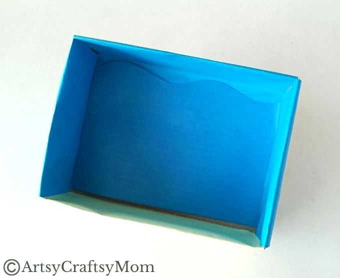 Celebrate the wonderful diversity of ocean life as you make this beautiful cardboard box underwater diorama, filled with colorful fish and plants!