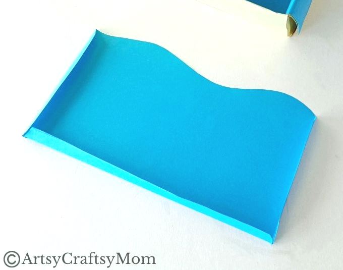 Celebrate the wonderful diversity of ocean life as you make this beautiful cardboard box underwater diorama, filled with colorful fish and plants!