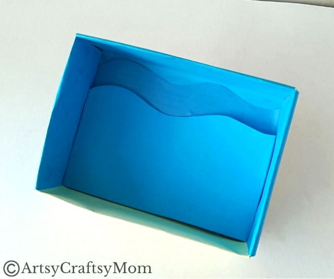 Celebrate the wonderful diversity of ocean life as you make this beautiful cardboard box underwater diorama, filled with colorful fish and plants!