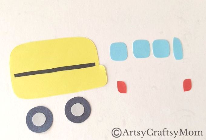 Grab any spare paper plates you have because we're going to make a fun moving school bus craft! It's perfect for Back To School Season!