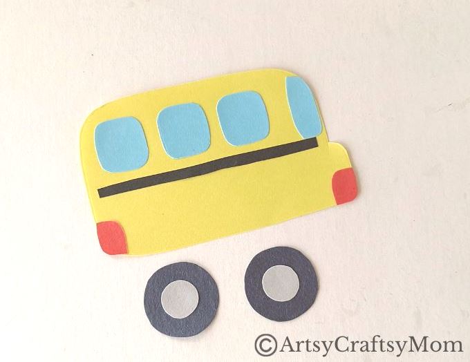 Grab any spare paper plates you have because we're going to make a fun moving school bus craft! It's perfect for Back To School Season!