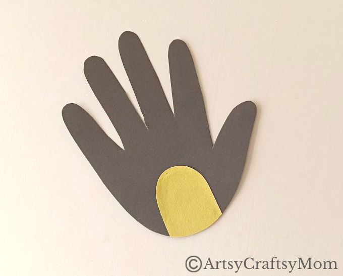Did you know that you can turn a handprint into a haunted house? Well, that's exactly what we've done in our Handprint Haunted House Craft!