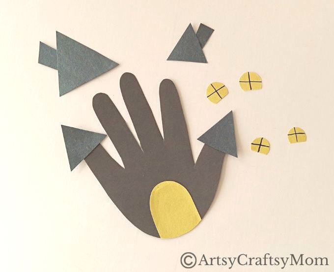 Did you know that you can turn a handprint into a haunted house? Well, that's exactly what we've done in our Handprint Haunted House Craft!